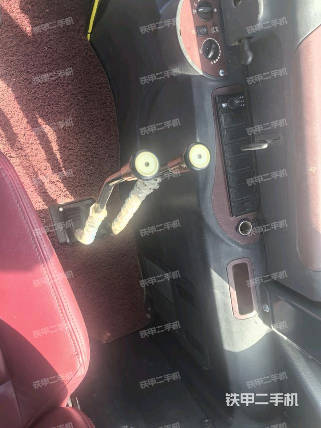 操作桿  檔位(駕駛室部分) 操作桿  檔位(駕駛室部分)