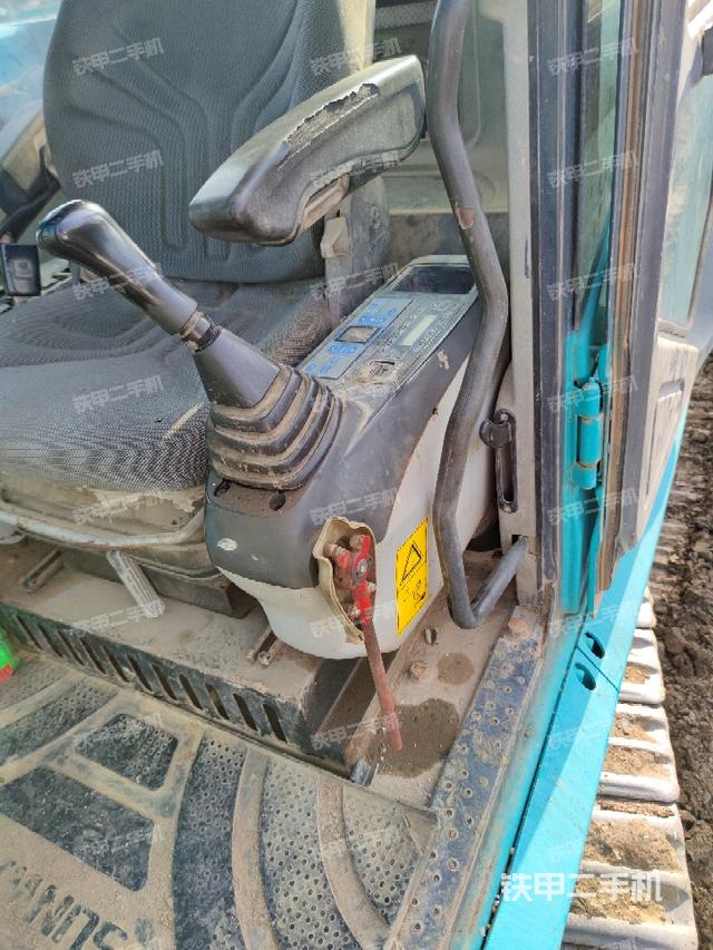 座椅左側(cè)控制臺(tái)/音響/含左手柄(駕駛室部分) 座椅左側(cè)控制臺(tái)/音響/含左手柄(駕駛室部分)