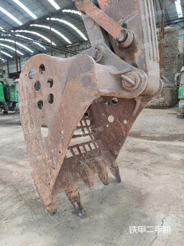 铲斗右后整体（工作和回转装置）