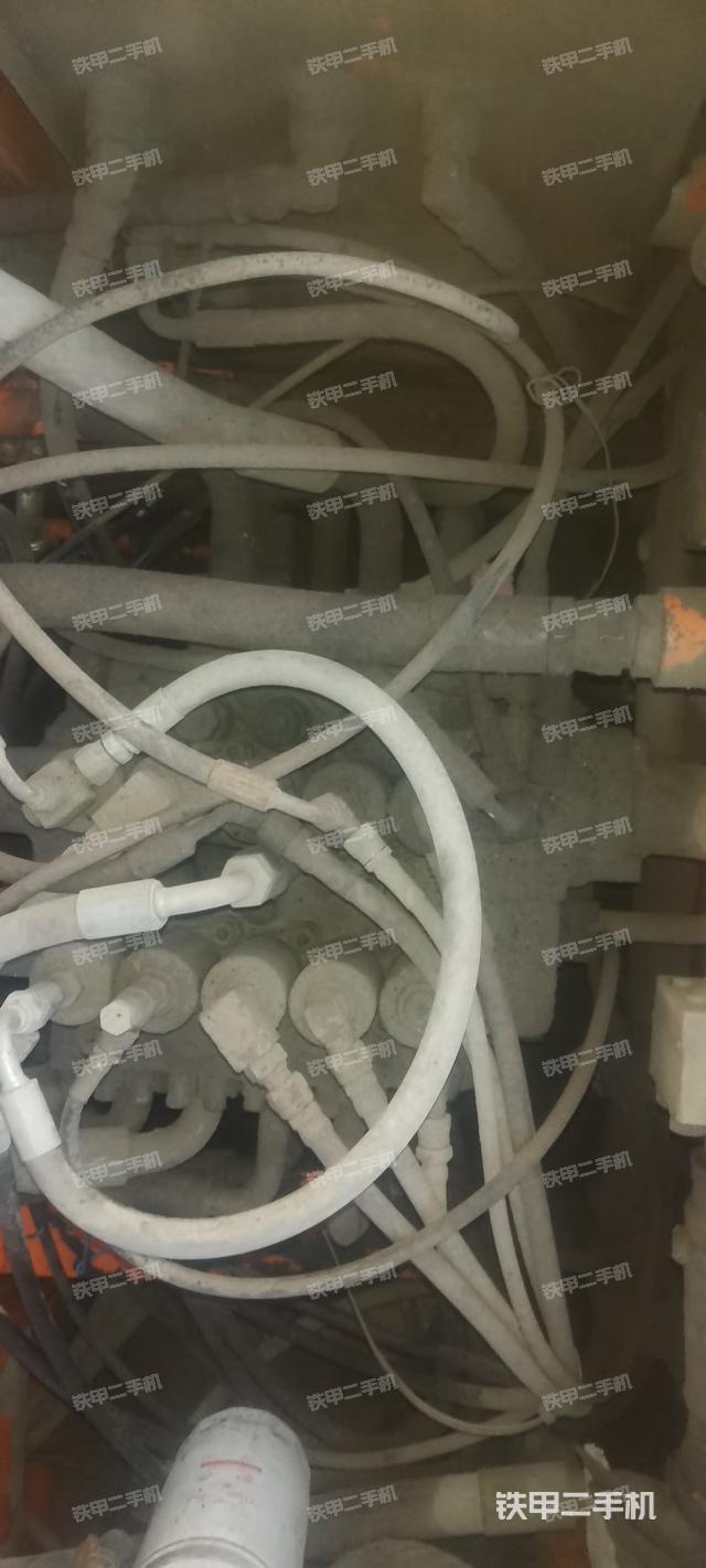 回转马达和主控阀（整机外观）