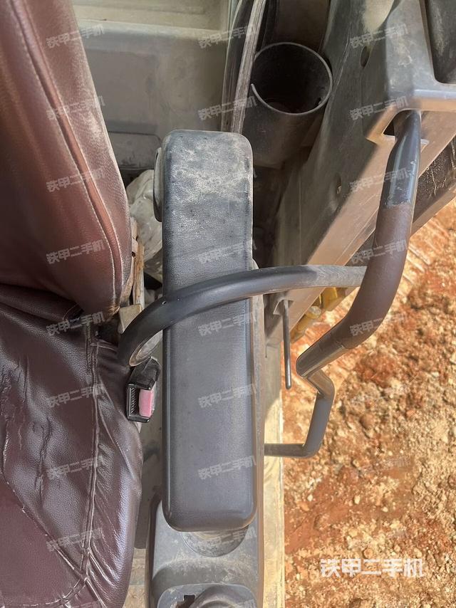 座椅左侧控制台/音响/含左手柄（驾驶室部分）