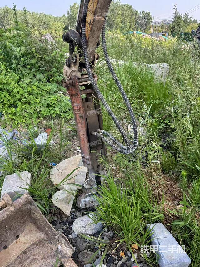 駕駛室頂部(整機外觀) 駕駛室頂部(整機外觀)