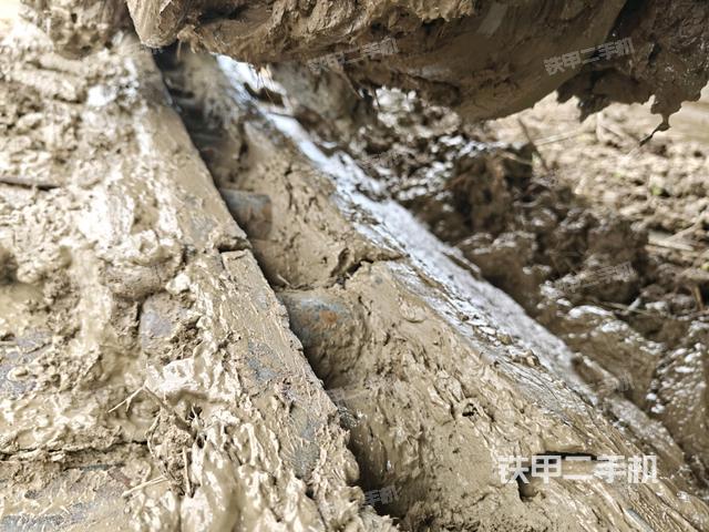 左导向轮(行走机构) 左导向轮(行走机构)