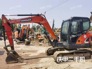 斗山DX55-9C挖掘机实拍图片