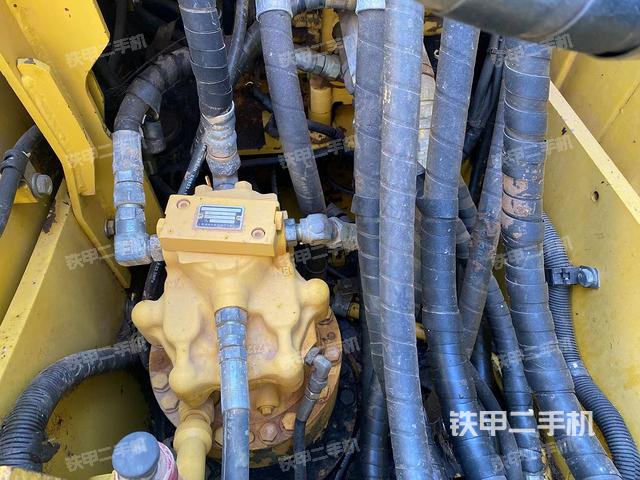 回轉(zhuǎn)馬達(dá)和主控閥（整機外觀）