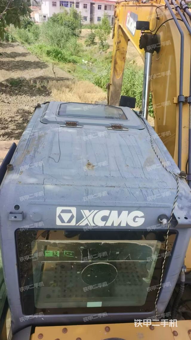 驾驶室顶部(整机外观) 驾驶室顶部(整机外观)