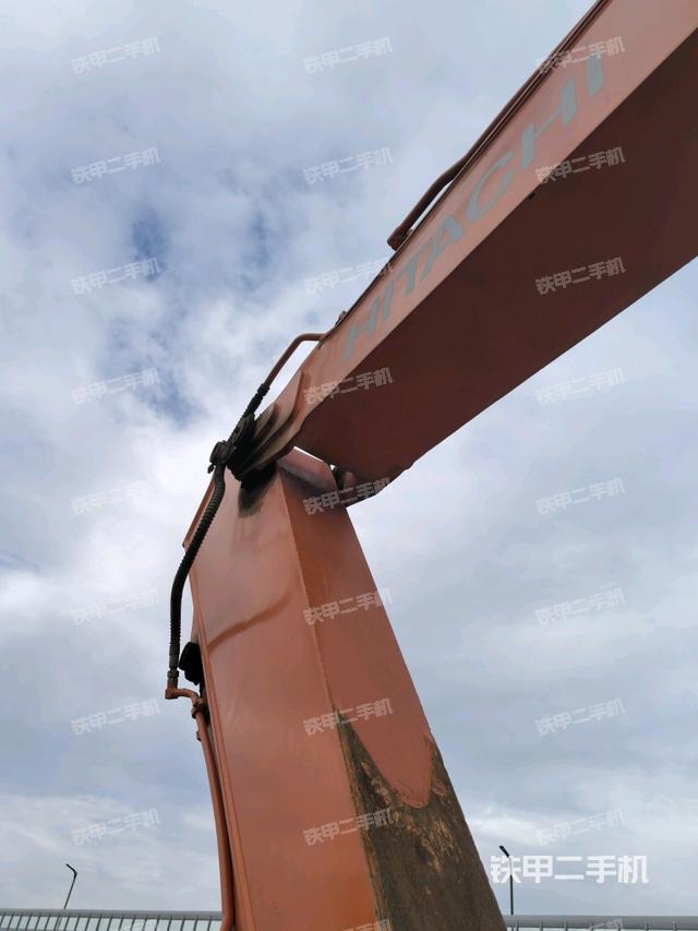 小臂整體左后(工作和回轉(zhuǎn)裝置) 小臂整體左后(工作和回轉(zhuǎn)裝置)