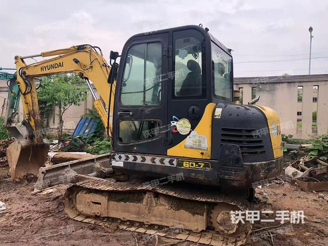 現(xiàn)代R60-7挖掘機