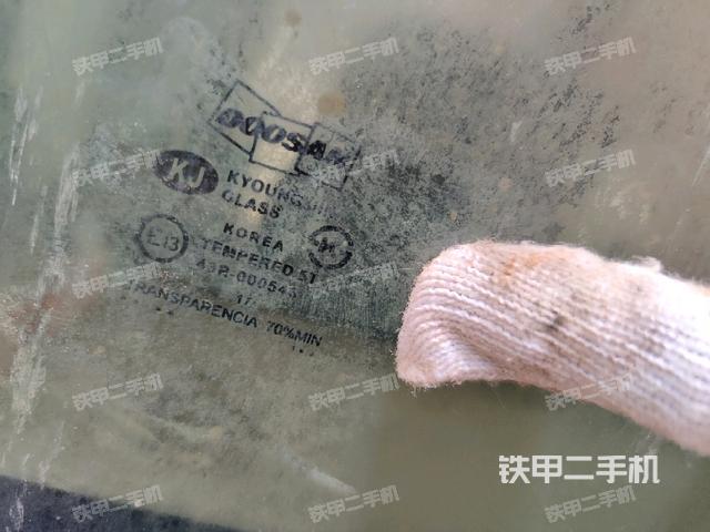 左后方玻璃角標(biāo)(駕駛室部分) 左后方玻璃角標(biāo)(駕駛室部分)