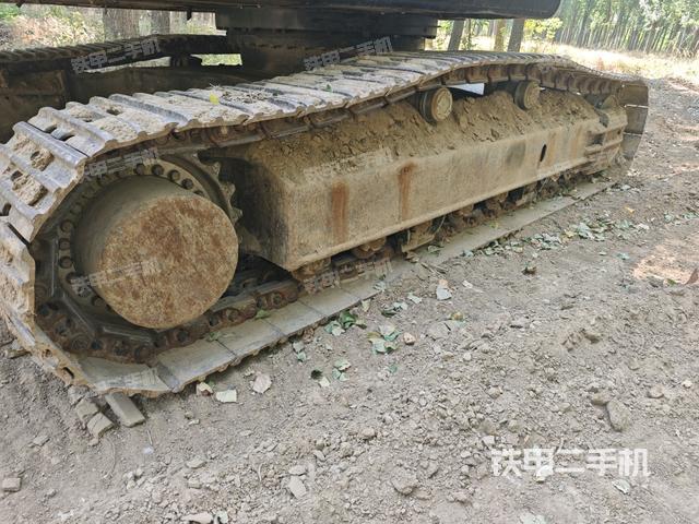 单侧履带整体(整机外观) 单侧履带整体(整机外观)