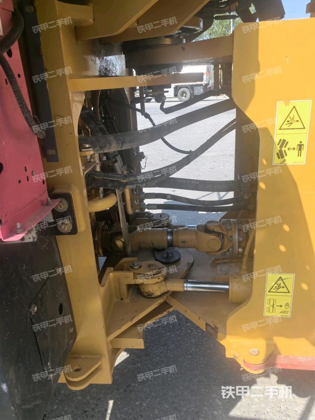 車架鉸接(液壓/傳動系統(tǒng)) 車架鉸接(液壓/傳動系統(tǒng))