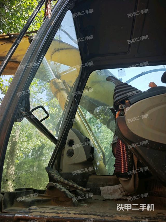 驾驶室整体(整机外观) 驾驶室整体(整机外观)