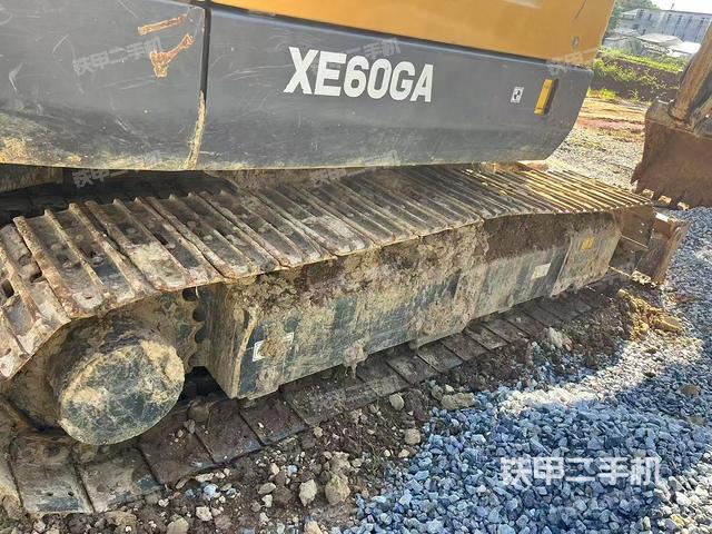 单侧履带整体(整机外观) 单侧履带整体(整机外观)