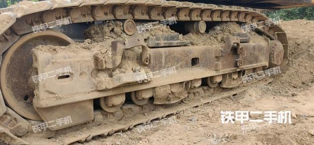 单侧履带整体(整机外观) 单侧履带整体(整机外观)