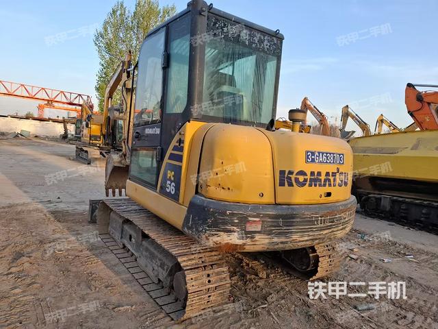 驾驶室顶部(整机外观) 驾驶室顶部(整机外观)