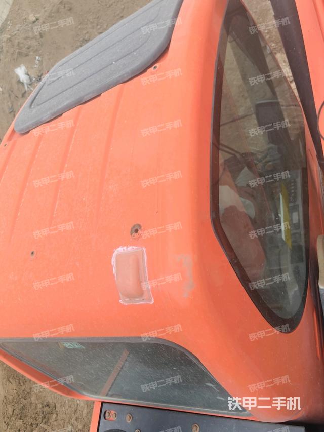 駕駛室頂部(整機外觀) 駕駛室頂部(整機外觀)