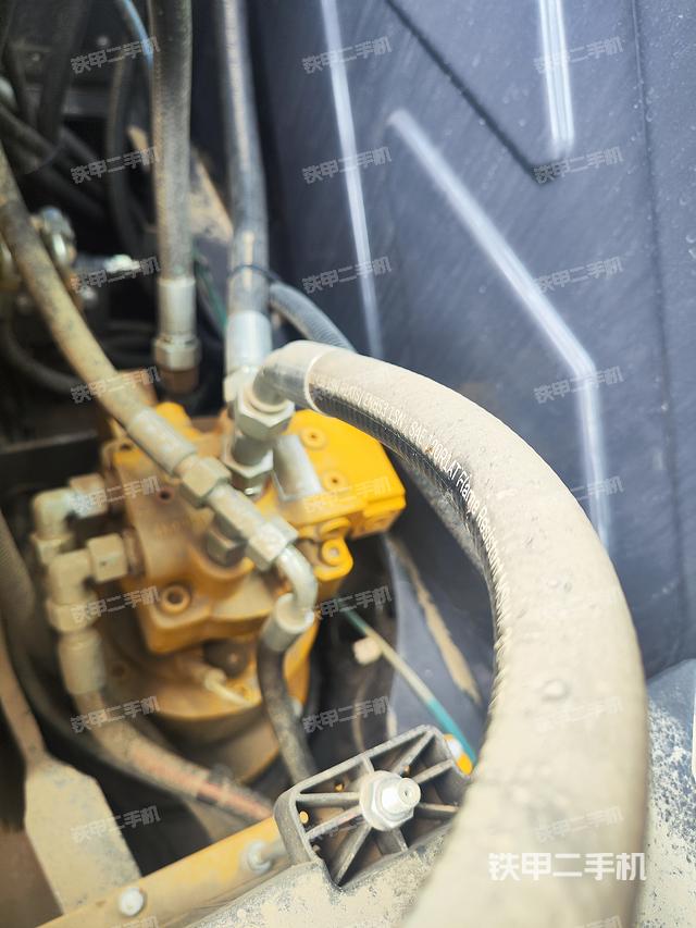 回转马达和主控阀（整机外观）