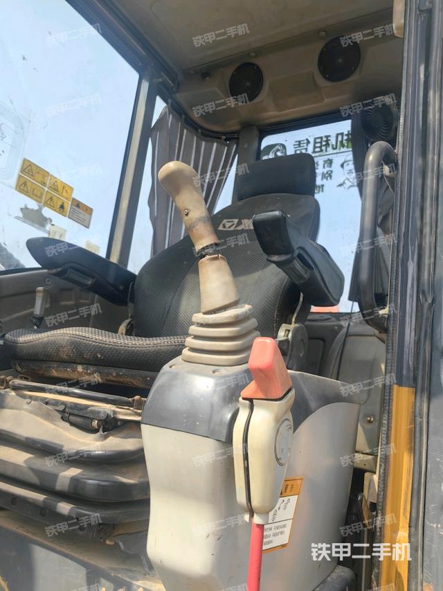 驾驶室整体(整机外观) 驾驶室整体(整机外观)