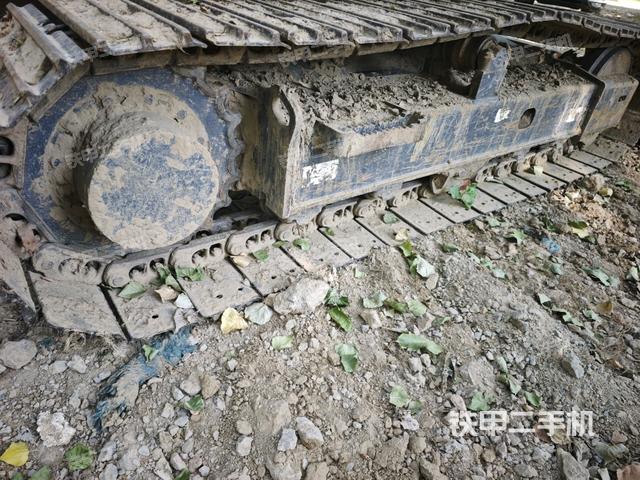 单侧履带整体(整机外观) 单侧履带整体(整机外观)