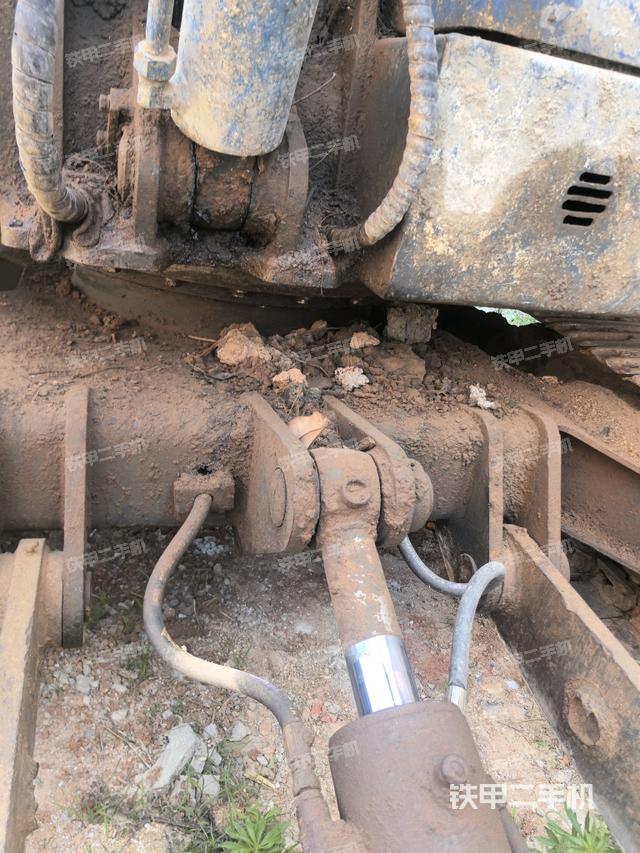 轉盤和下車架正前(工作和回轉裝置) 轉盤和下車架正前(工作和回轉裝置)