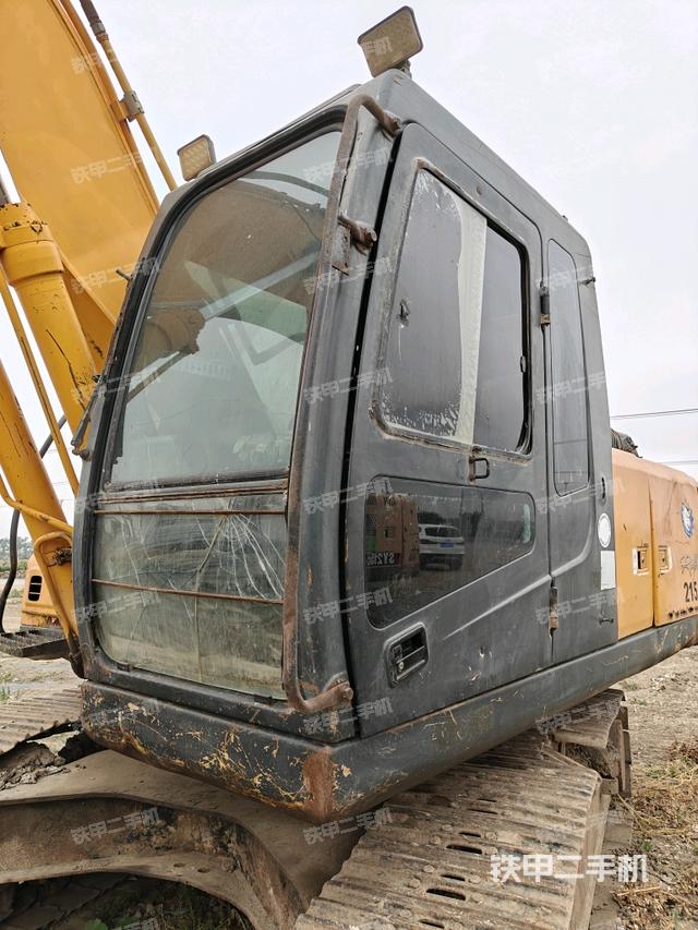 驾驶室整体(整机外观) 驾驶室整体(整机外观)