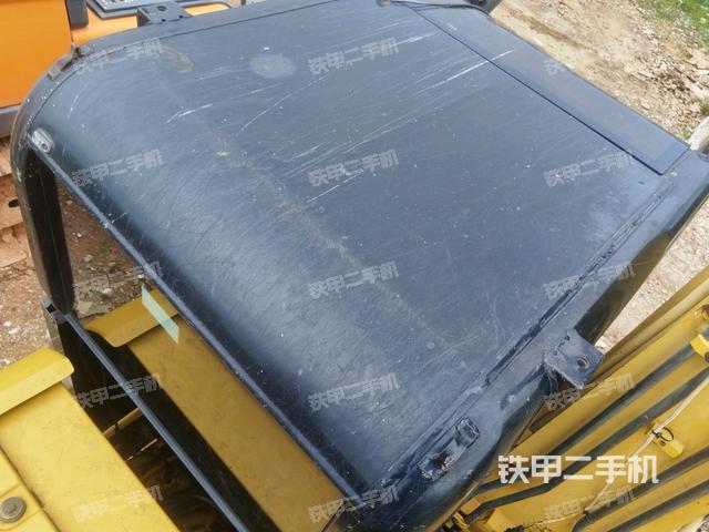 駕駛室頂部(整機外觀) 駕駛室頂部(整機外觀)