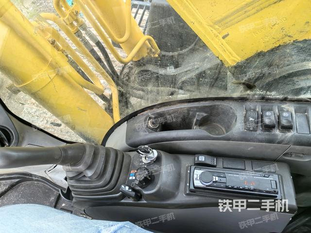 座椅右側(cè)控制臺/鑰匙門/油門/含右手柄(駕駛室部分) 座椅右側(cè)控制臺/鑰匙門/油門/含右手柄(駕駛室部分)