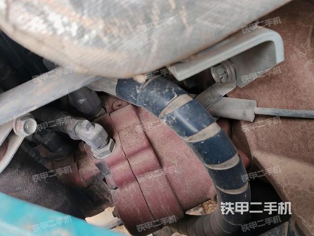 液压泵舱室正面整体(整机外观) 液压泵舱室正面整体(整机外观)