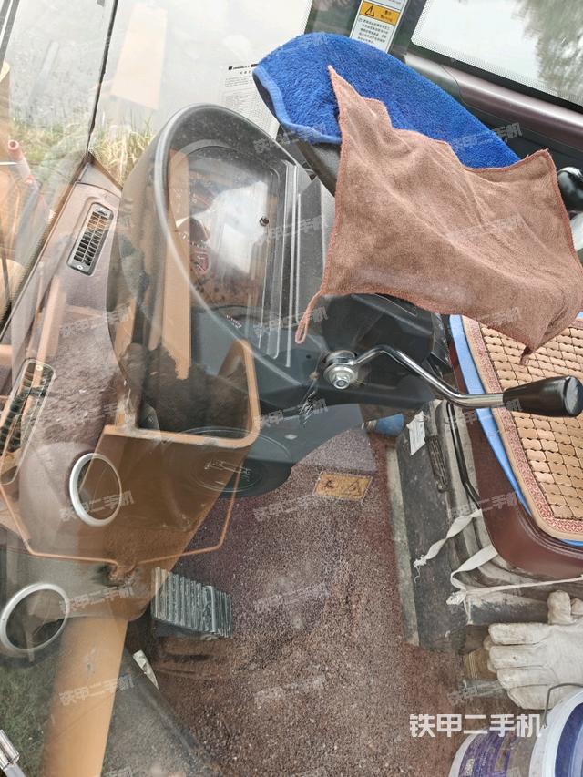 駕駛室正側(cè)(駕駛室部分) 駕駛室正側(cè)(駕駛室部分)