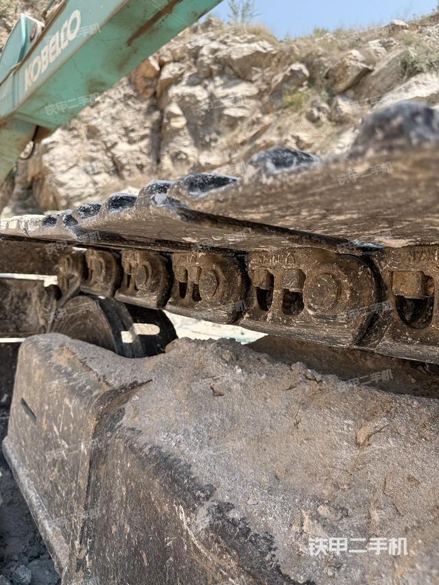 单侧履带整体(整机外观) 单侧履带整体(整机外观)