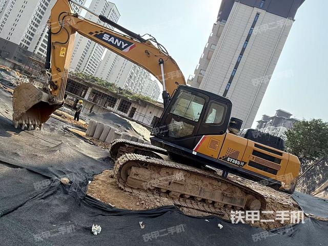 駕駛室整體(整機外觀) 駕駛室整體(整機外觀)