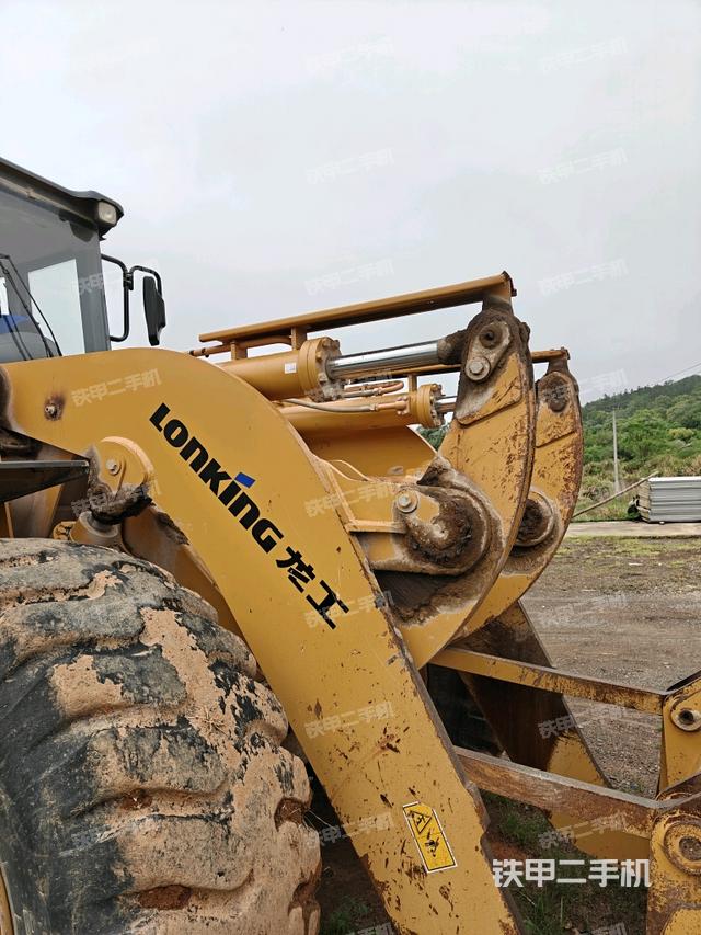 鏟斗油缸側(cè)面(工作裝置) 鏟斗油缸側(cè)面(工作裝置)