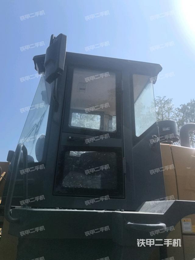 駕駛室正側(cè)(駕駛室部分) 駕駛室正側(cè)(駕駛室部分)