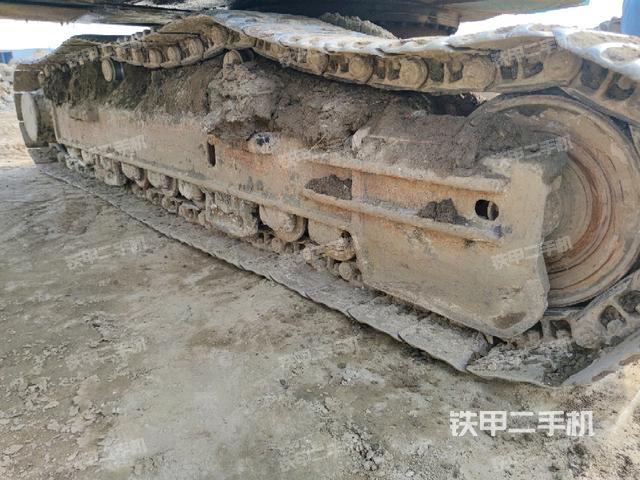 右側(cè)履帶整體(行走機(jī)構(gòu)) 右側(cè)履帶整體(行走機(jī)構(gòu))