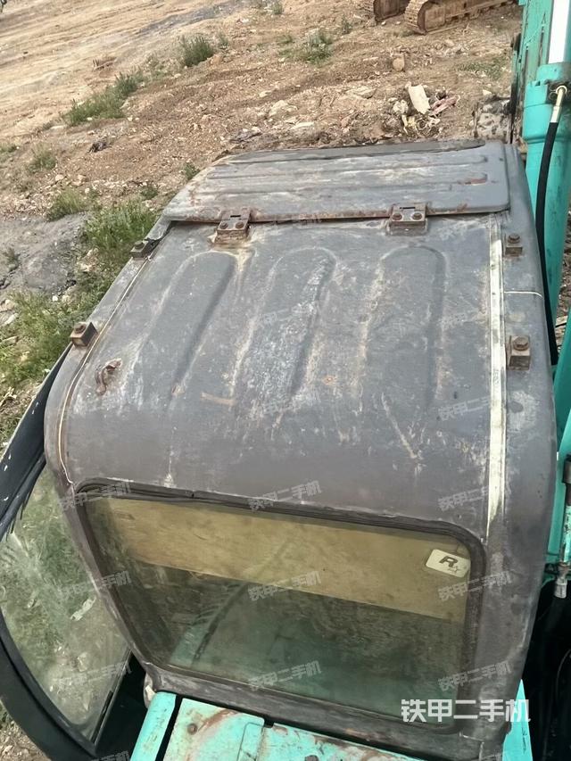 驾驶室顶部（整机外观）