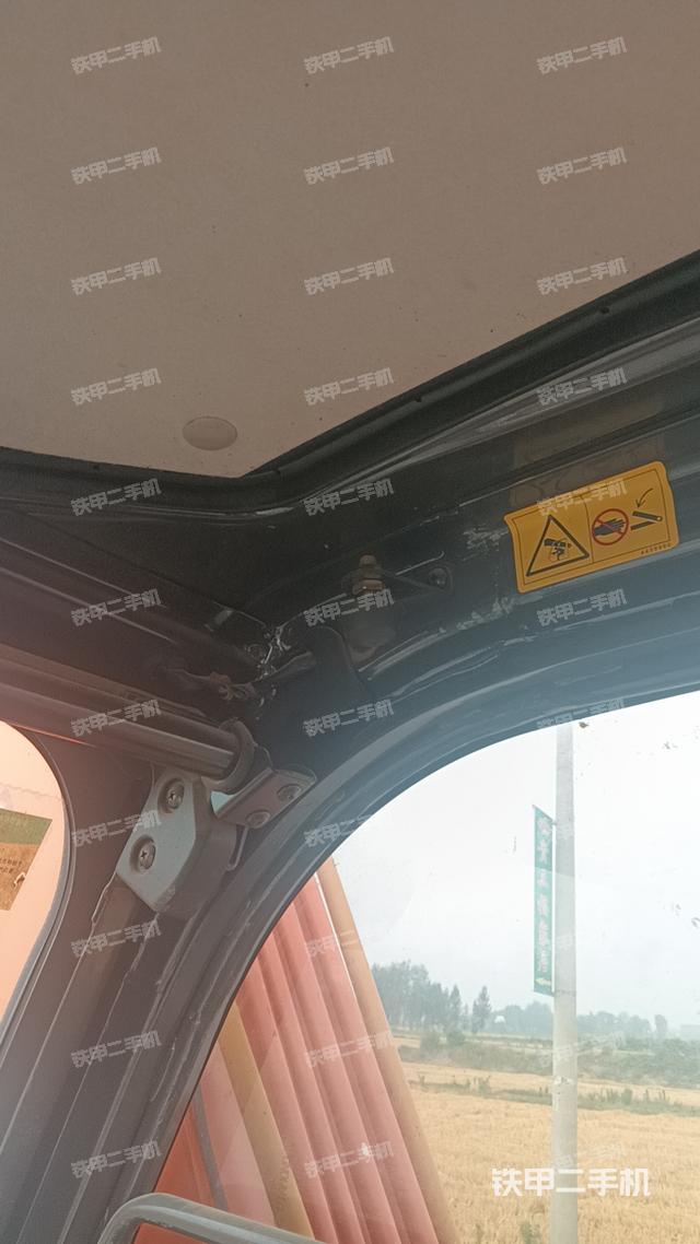 駕駛室整體(整機(jī)外觀) 駕駛室整體(整機(jī)外觀)