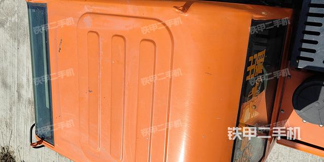 驾驶室顶部（整机外观）