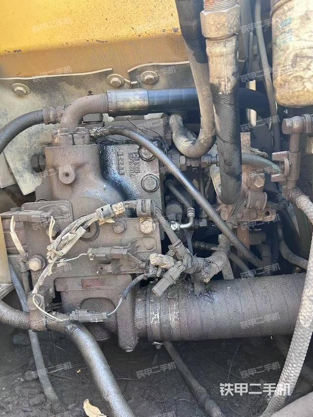 液压泵舱室正面整体(整机外观) 液压泵舱室正面整体(整机外观)