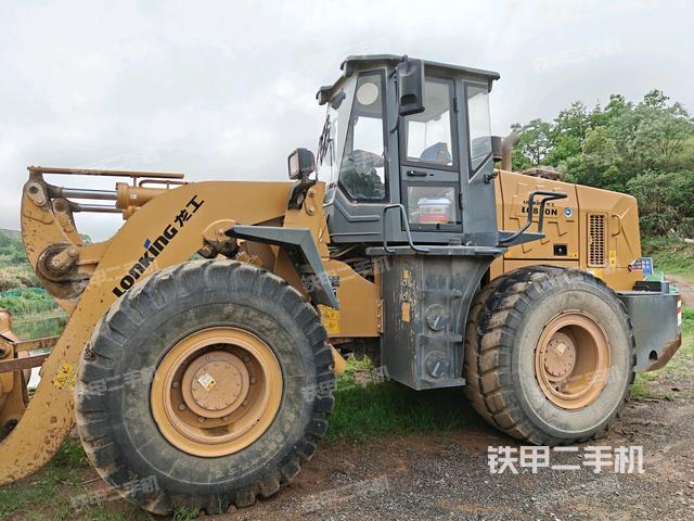 正后方(整機(jī)外觀) 正后方(整機(jī)外觀)