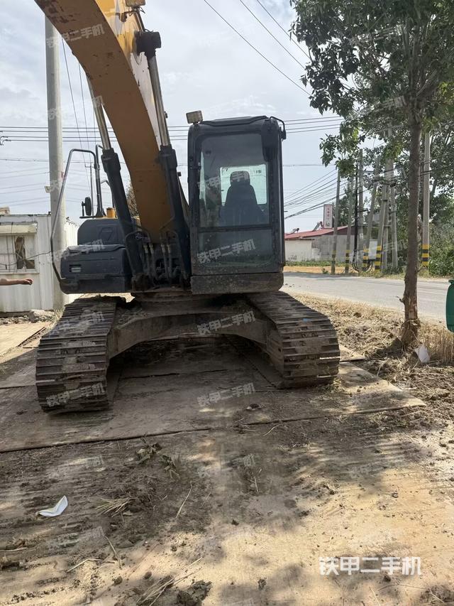 驾驶室整体(整机外观) 驾驶室整体(整机外观)