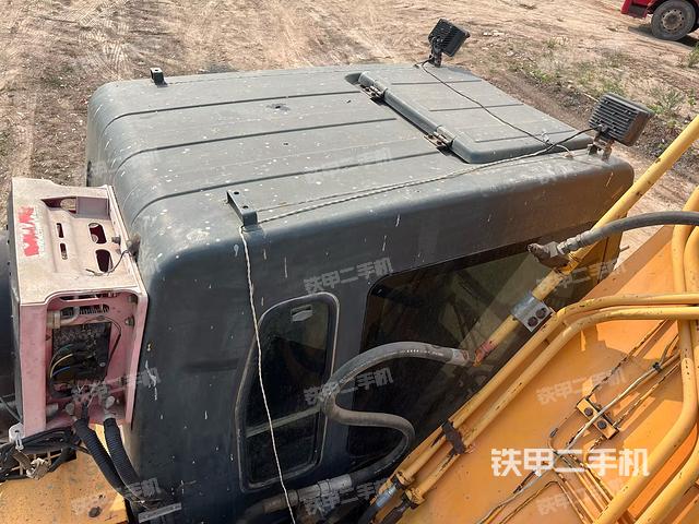 驾驶室顶部(整机外观) 驾驶室顶部(整机外观)