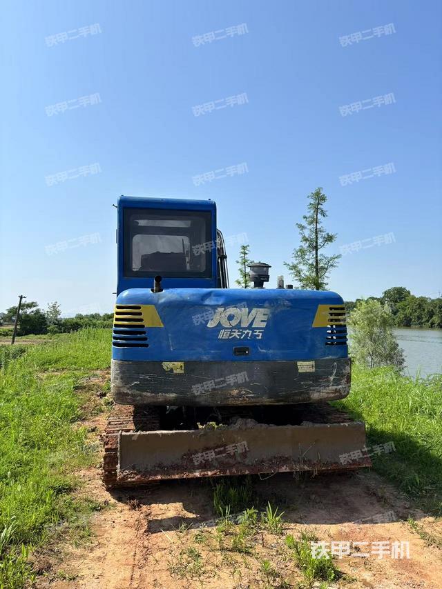 駕駛室頂部(整機外觀) 駕駛室頂部(整機外觀)