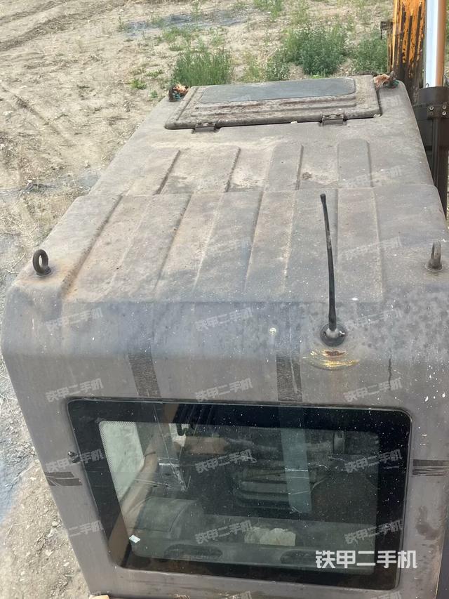 驾驶室顶部（整机外观）