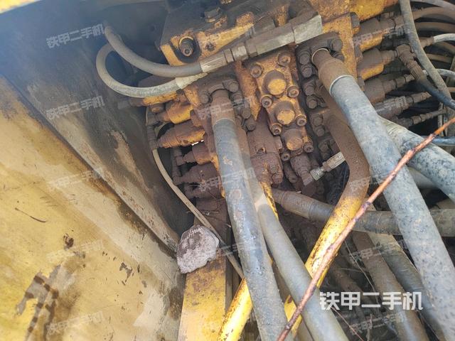 回轉(zhuǎn)馬達和主控閥（整機外觀）