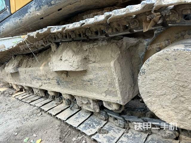 单侧履带整体(整机外观) 单侧履带整体(整机外观)