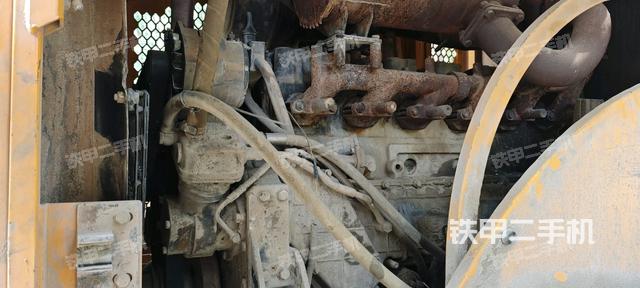 发动机右侧(整机外观及大件) 发动机右侧(整机外观及大件)