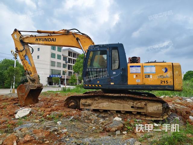 現(xiàn)代R215-7挖掘機