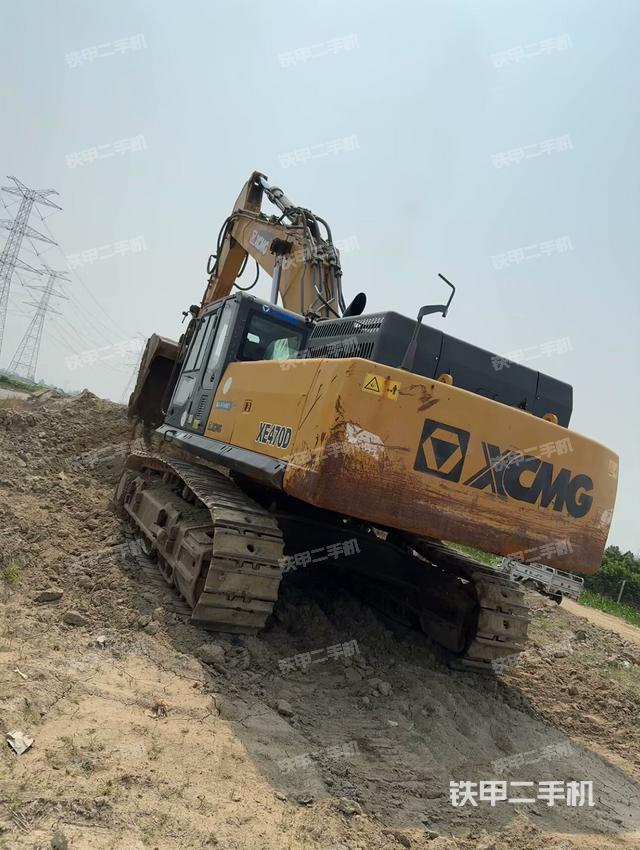 驾驶室顶部(整机外观) 驾驶室顶部(整机外观)