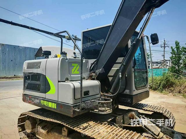 驾驶室顶部(整机外观) 驾驶室顶部(整机外观)