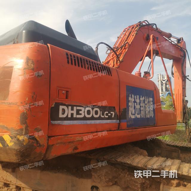 整机右后45°(整机外观) 整机右后45°(整机外观)